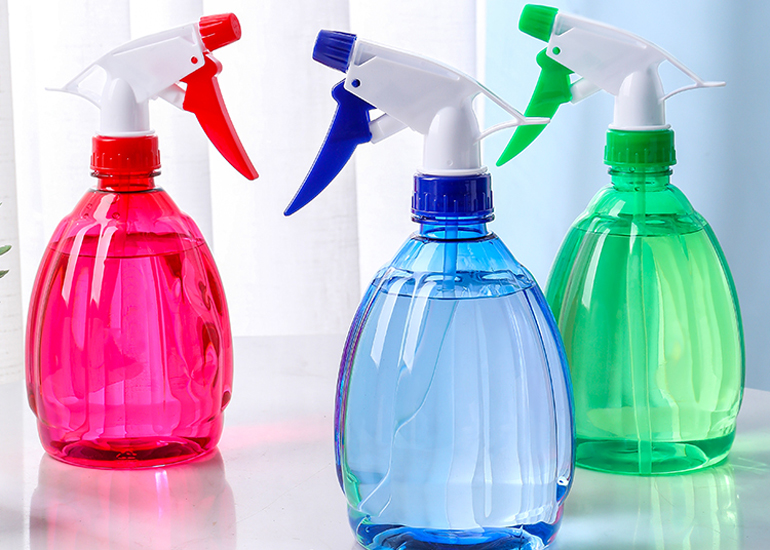 Household plastic bottle blowing machine